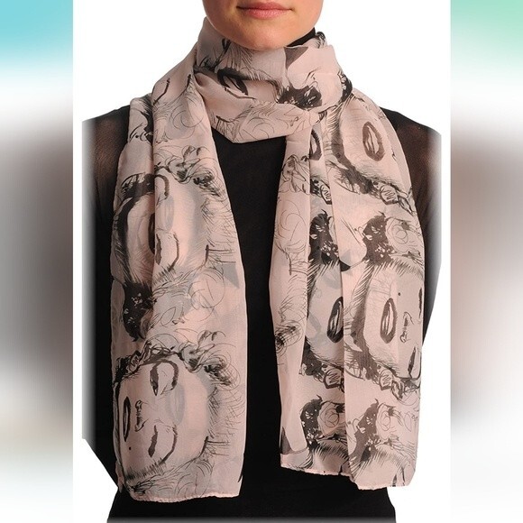 Marilyn Monroe On Soft Pink - Pink Designer Scarf - Picture 1 of 4